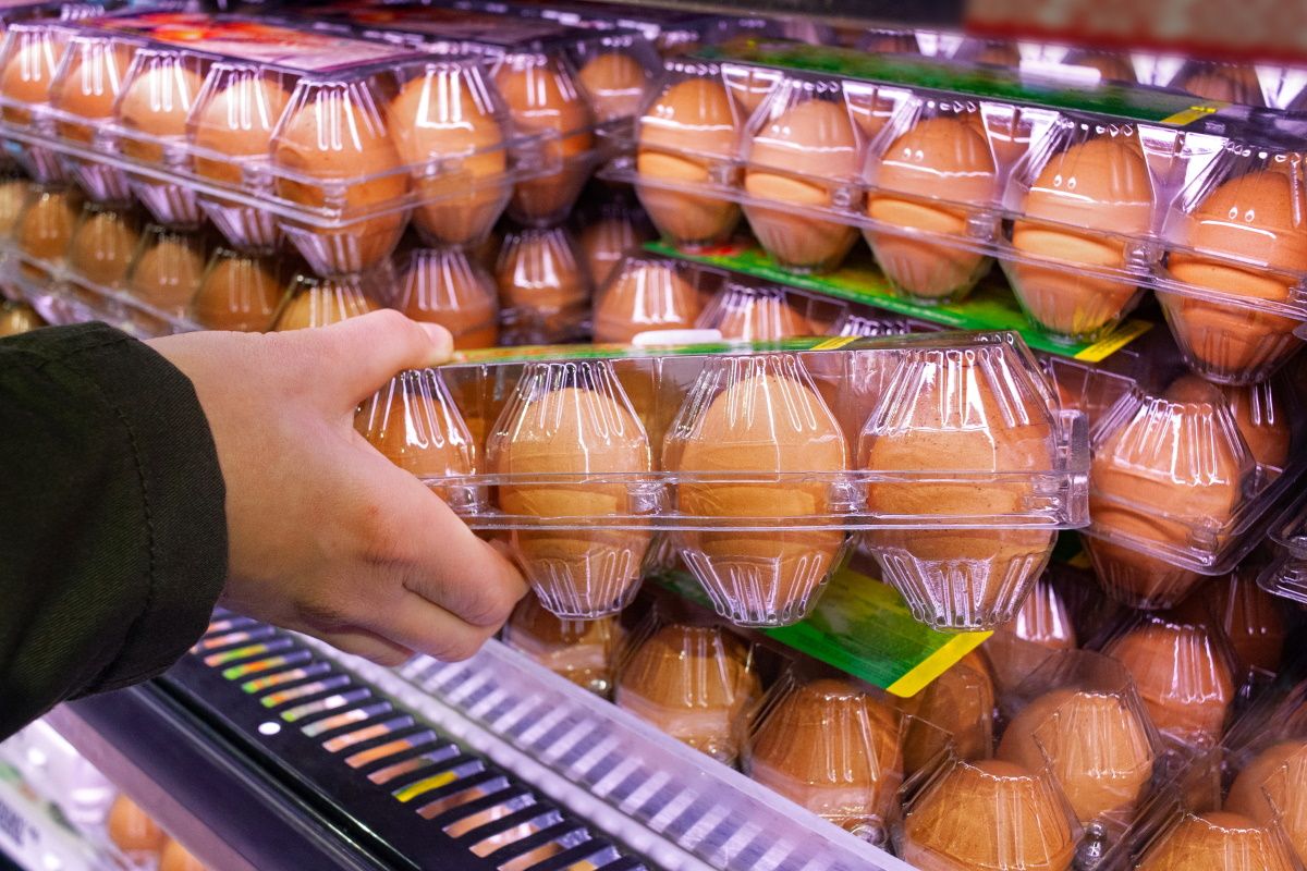 Nicht an der K&uuml;hlschrankt&uuml;r, nicht im Karton. Nur so bleiben die Eier l&auml;nger frisch.