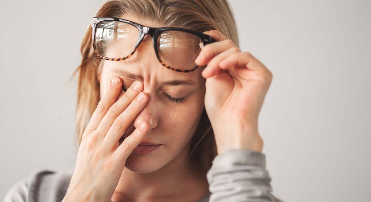 Ein Augenarzt sagt zu schwebenden Wolken in den Augen:
