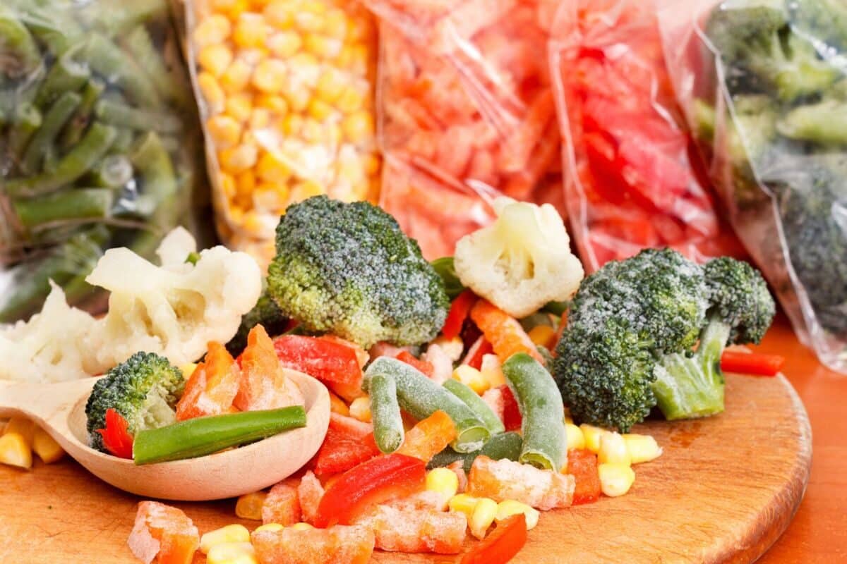 Welche Lebensmittel können eingefroren werden und welche nicht? Ist es möglich, ein heißes Gefäß in den Kühlschrank zu stellen?