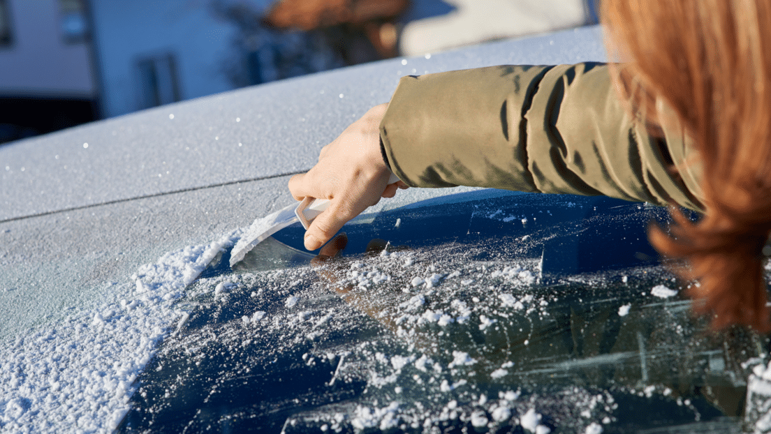 Wie kann man Eis in wenigen Sekunden von den Scheiben entfernen? Vergessen Sie den Eiskratzer, ein NASA-Ingenieur hat das Geheimnis gelüftet