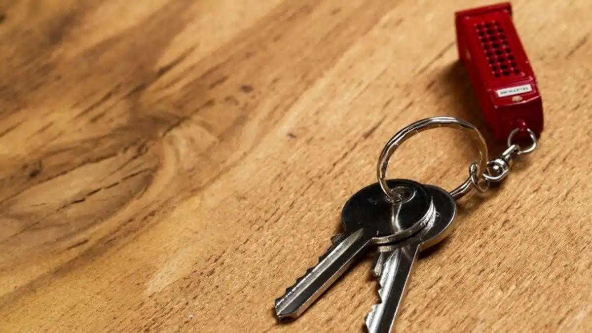 Wenn Sie Ihre Schlüssel immer an der gleichen Stelle ablegen, wenn Sie nach Hause kommen, trainieren Sie Ihr Gehirn und müssen beim Verlassen nie wieder suchen