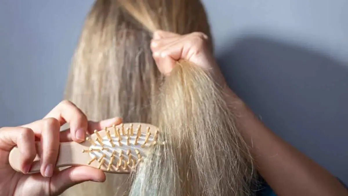 Haare sollten nicht so oft wie möglich gewaschen werden. Der Arzt wies darauf hin