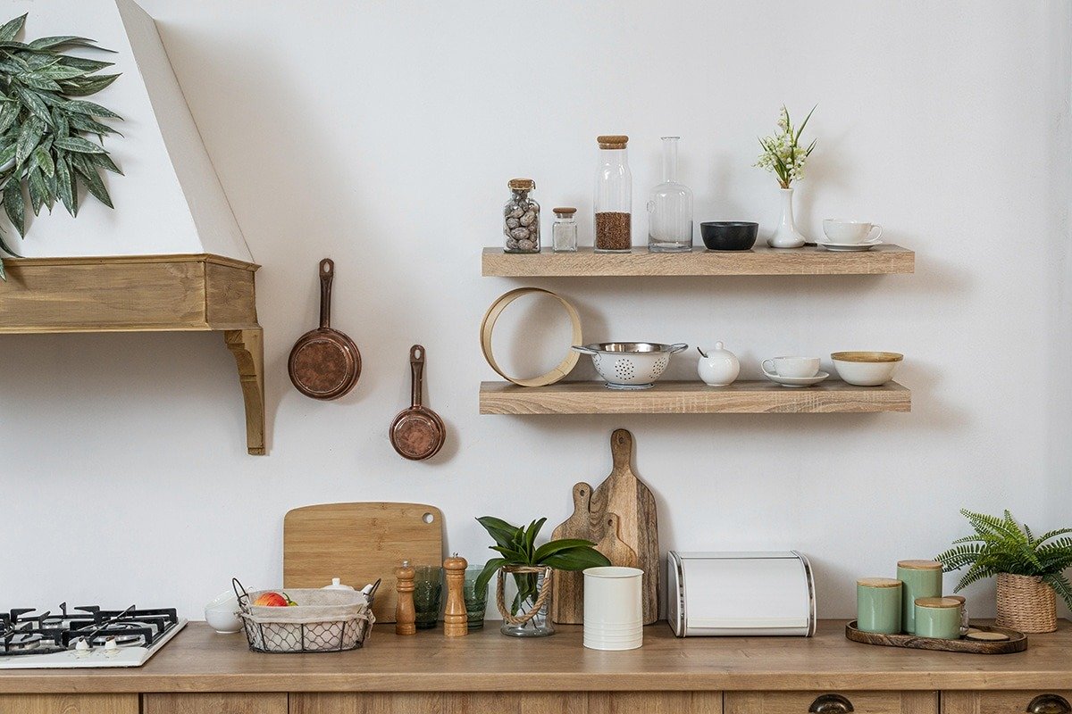 Schluss mit Schränken: Der Trend des Jahres 2026, der Ihre Küche organisiert und den Platz optisch vergrößert.