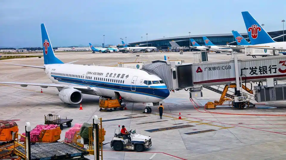 China trotzt den natürlichen Beschränkungen und baut einen riesigen schwimmenden Flughafen mitten im Ozean