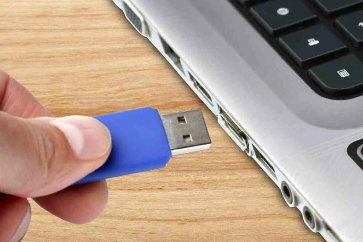 Symbole auf USB-Anschlüssen: Wozu dienen sie und warum ist es wichtig, beim Anschließen von Geräten auf sie zu achten?