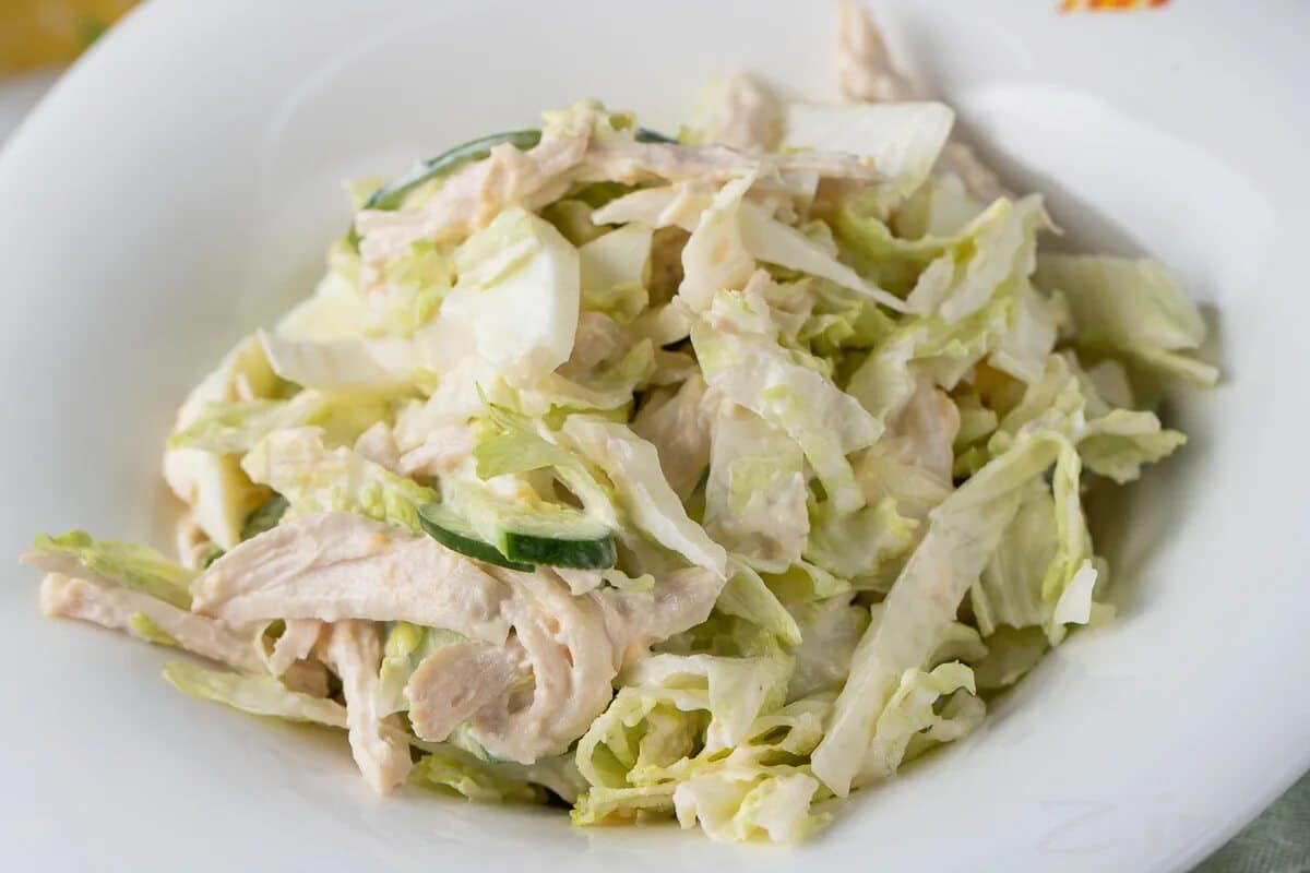 Chinakohlsalat nach hawaiianischer Art. Es ist viel besser als Gyros oder ein Gem&uuml;sesalat.