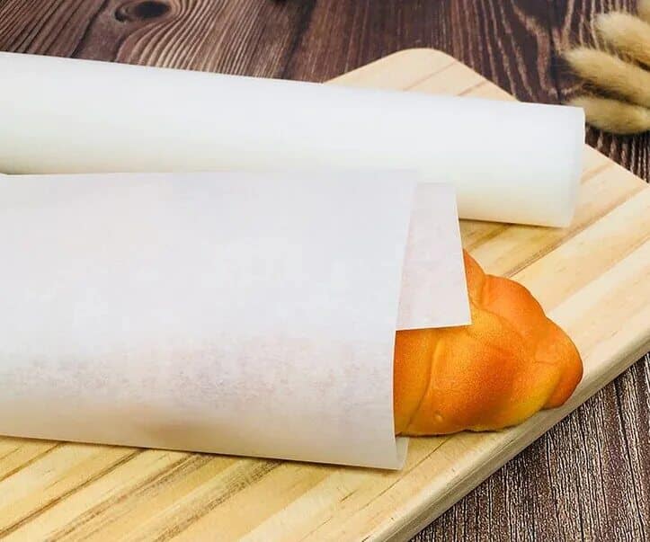 L&ouml;sung f&uuml;r Kalkablagerungen: Backpapier ist nicht nur in der K&uuml;che, sondern auch im Badezimmer zum Star geworden.