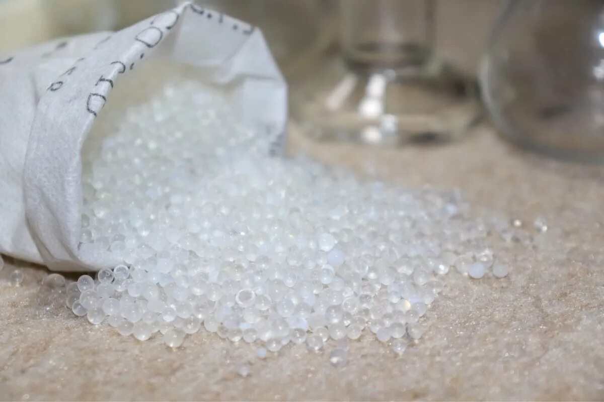 Ich sammle Beutel mit Kieselgel. Ich verwende sie für so viele verschiedene Zwecke, dass mir der Kopf schwirrt.