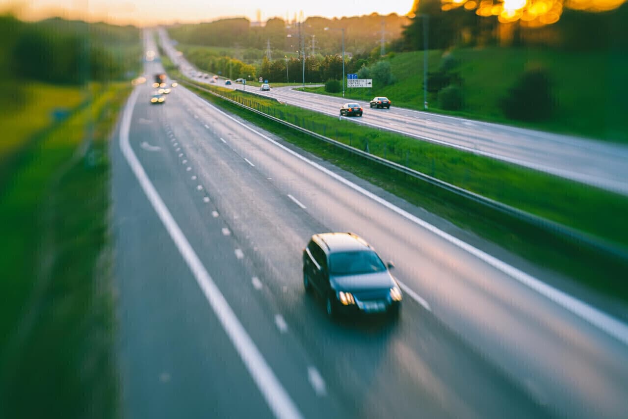 Das Ende der Geschwindigkeitsbegrenzung von 130 km/h auf Autobahnen. Diese europäischen Länder haben die Beschränkungen bereits gelockert