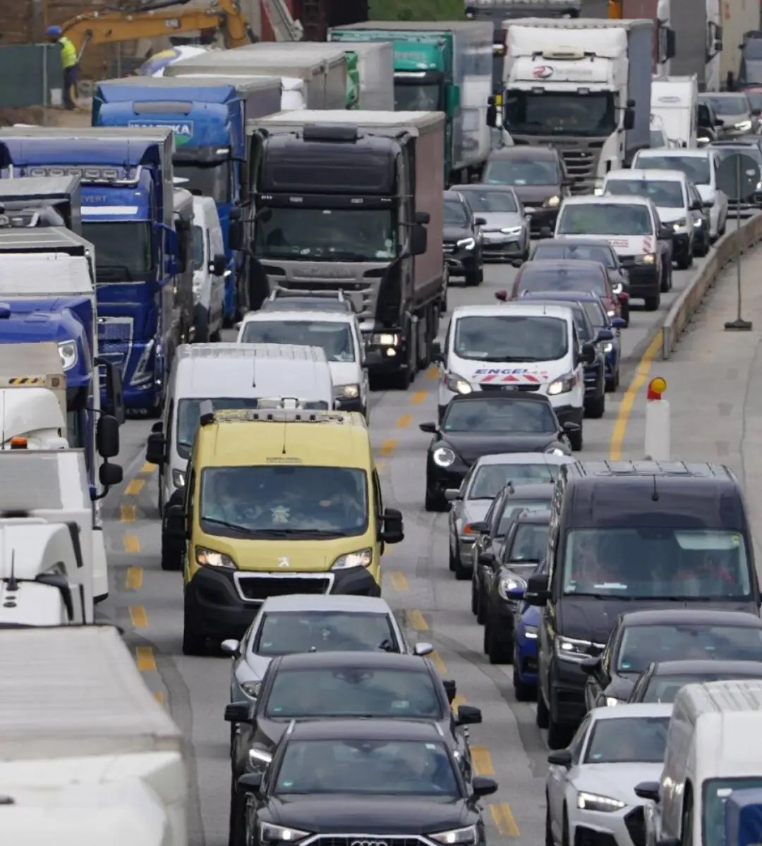 Das Ende der Geschwindigkeitsbegrenzung von 130 km/h auf Autobahnen. Diese europäischen Länder haben die Beschränkungen bereits gelockert