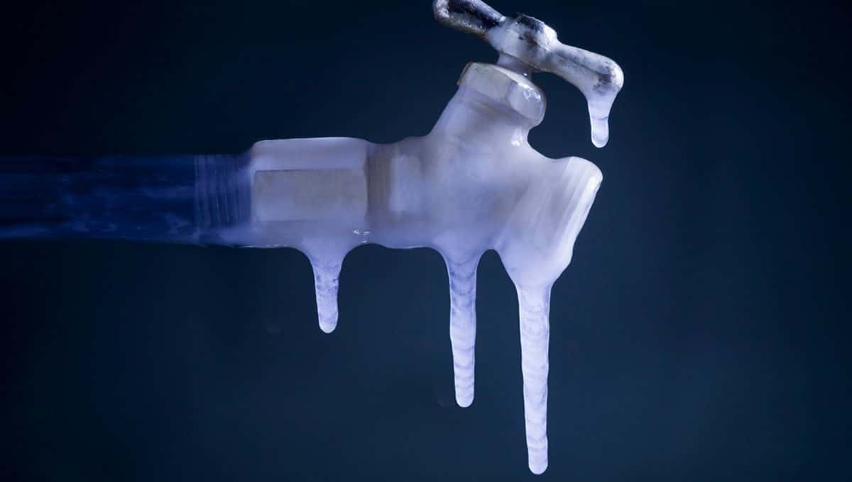 Viele Menschen, die auf W&auml;rmepumpen umgestiegen sind, erlebten w&auml;hrend der starken Frostperiode eine unangenehme &Uuml;berraschung: Die Wasserleitungen frieren schneller ein als zuvor.