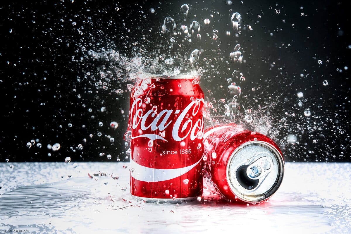 Gießen Sie Ihr Lieblingsgetränk in die Toilette. In fünfzehn Minuten ist die Toilette wie neu.