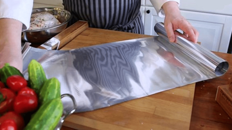 Alufolie im Check: Welche Seite sich für Lebensmittel besser eignet