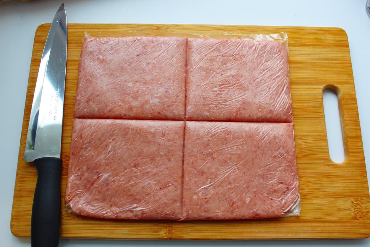 Das Geheimnis der Lagerung von Hackfleisch im Gefrierschrank: Es nimmt keinen Platz weg und Sie k&ouml;nnen mehr Mahlzeiten zubereiten.