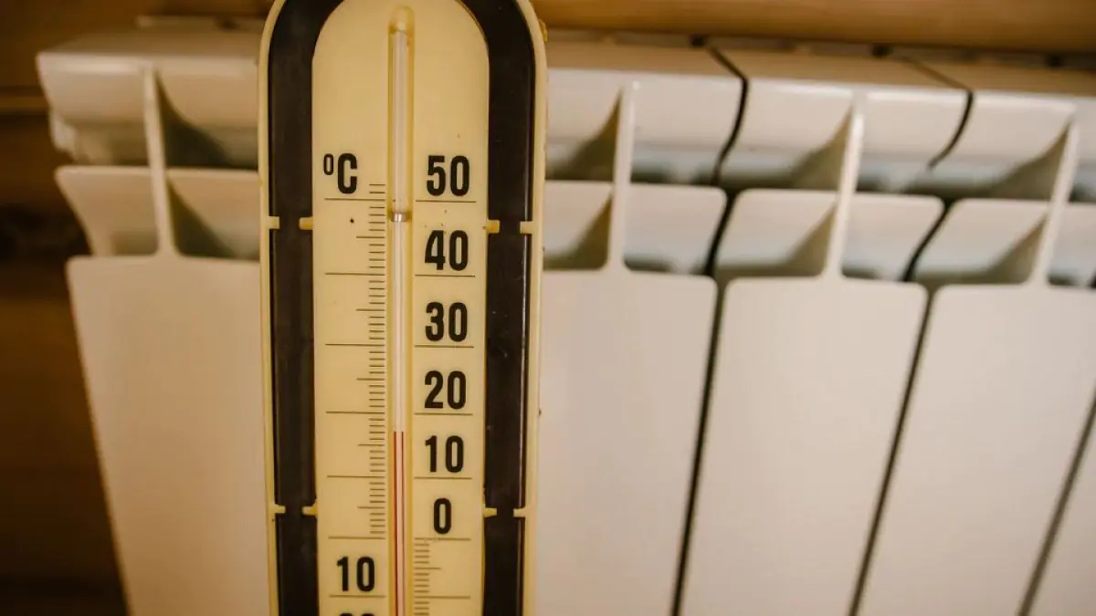 Umgekehrt können vollständig geschlossene Heizkörper in ungenutzten Räumen den Energieverbrauch erhöhen.