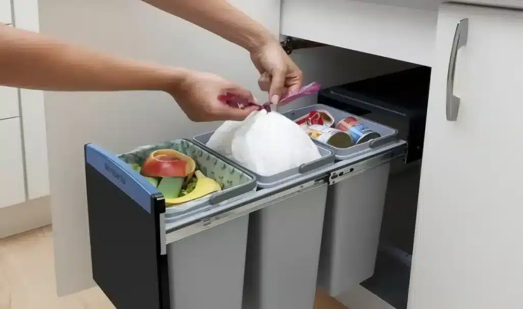 Werfen Sie es nicht in eine Kompostgrube oder einen Bioabfallbehälter. Dieser Hausmüll verursacht Probleme.