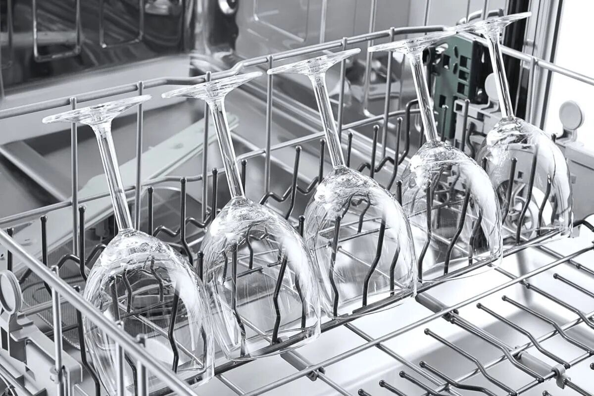 Dieser Trick lässt das Glas nach dem Waschen wie ein Diamant glänzen.